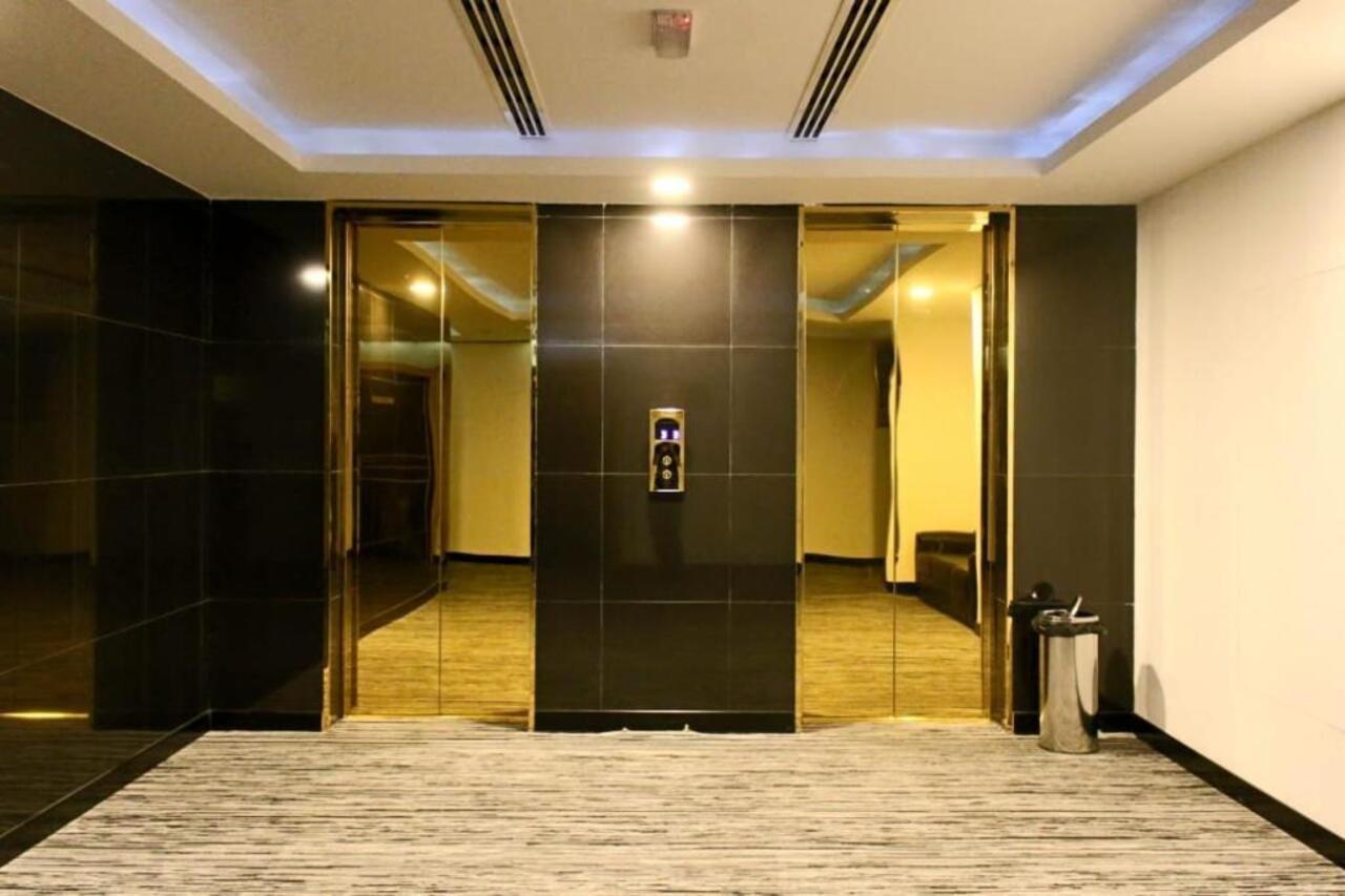 Parkside Plaza Muscat Hotel Екстериор снимка
