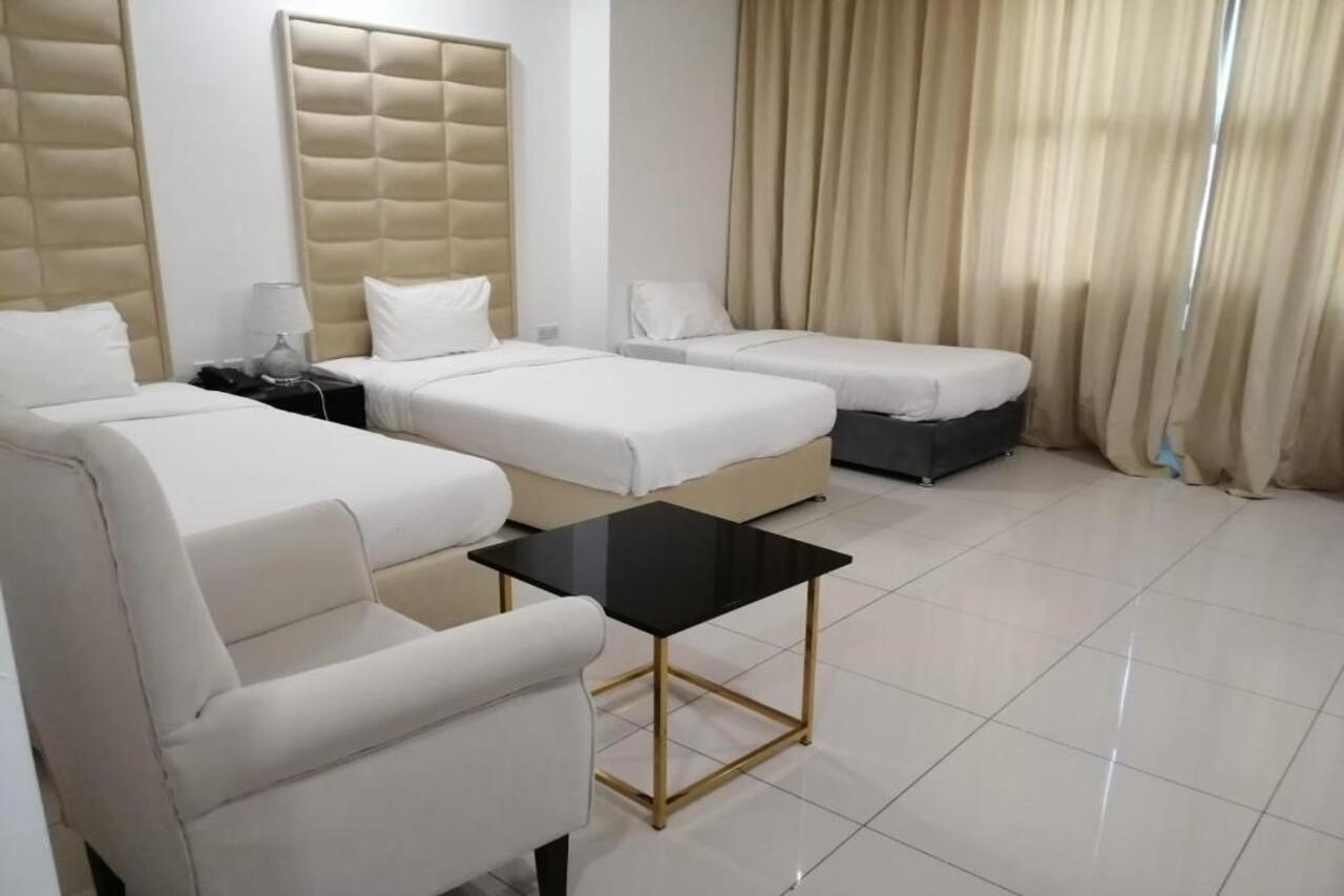 Parkside Plaza Muscat Hotel Екстериор снимка