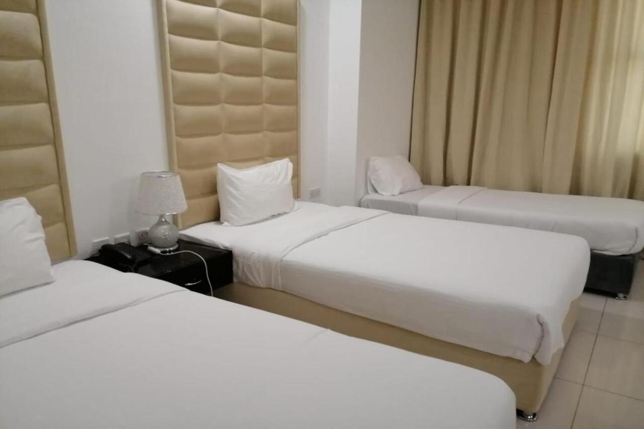 Parkside Plaza Muscat Hotel Екстериор снимка