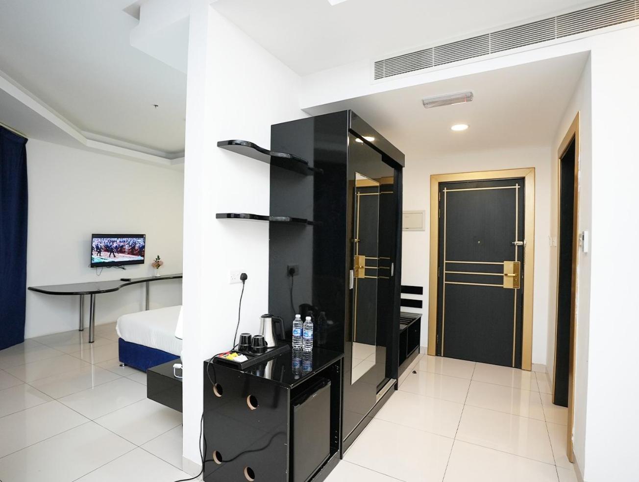 Parkside Plaza Muscat Hotel Екстериор снимка