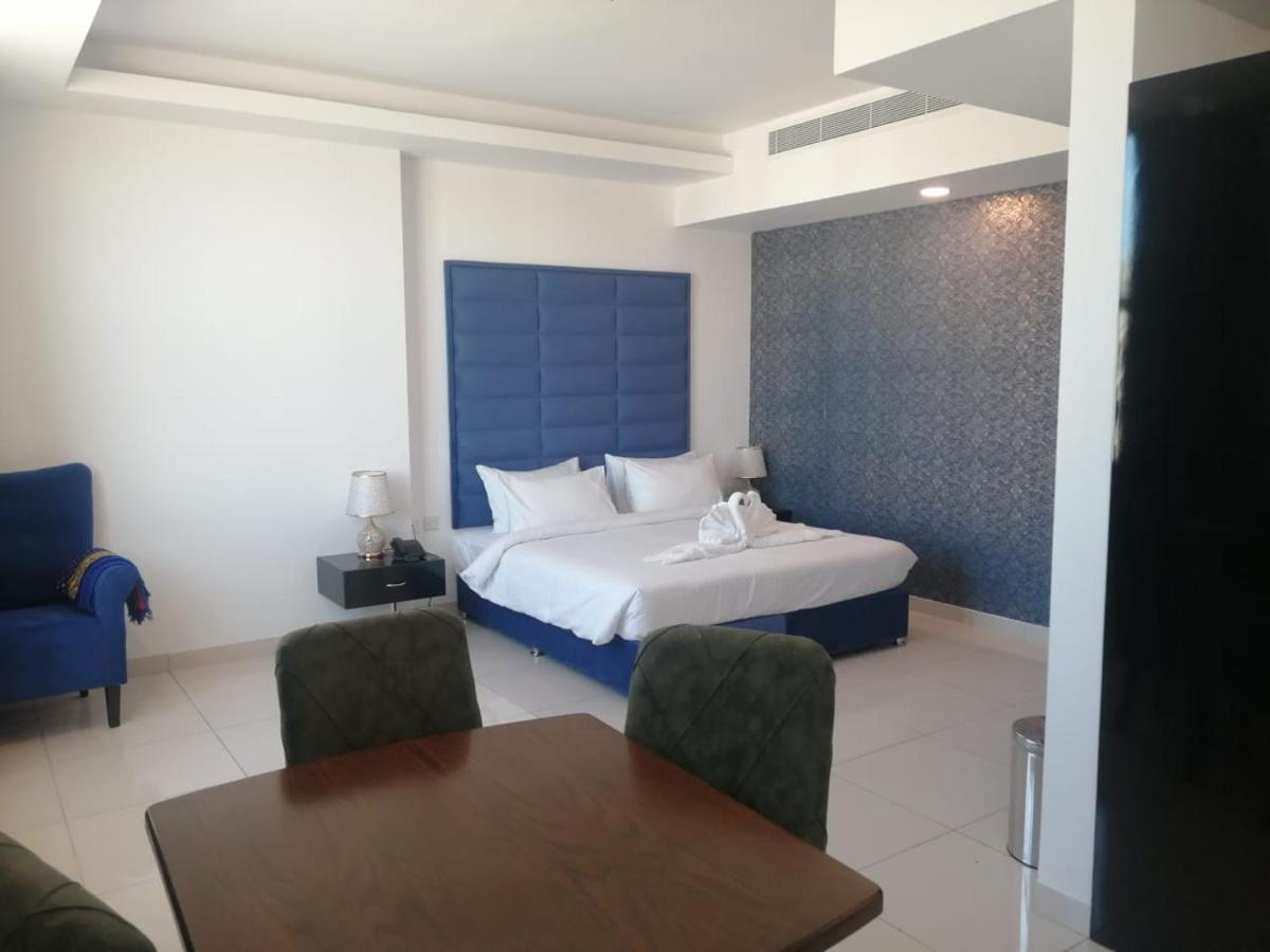 Parkside Plaza Muscat Hotel Екстериор снимка