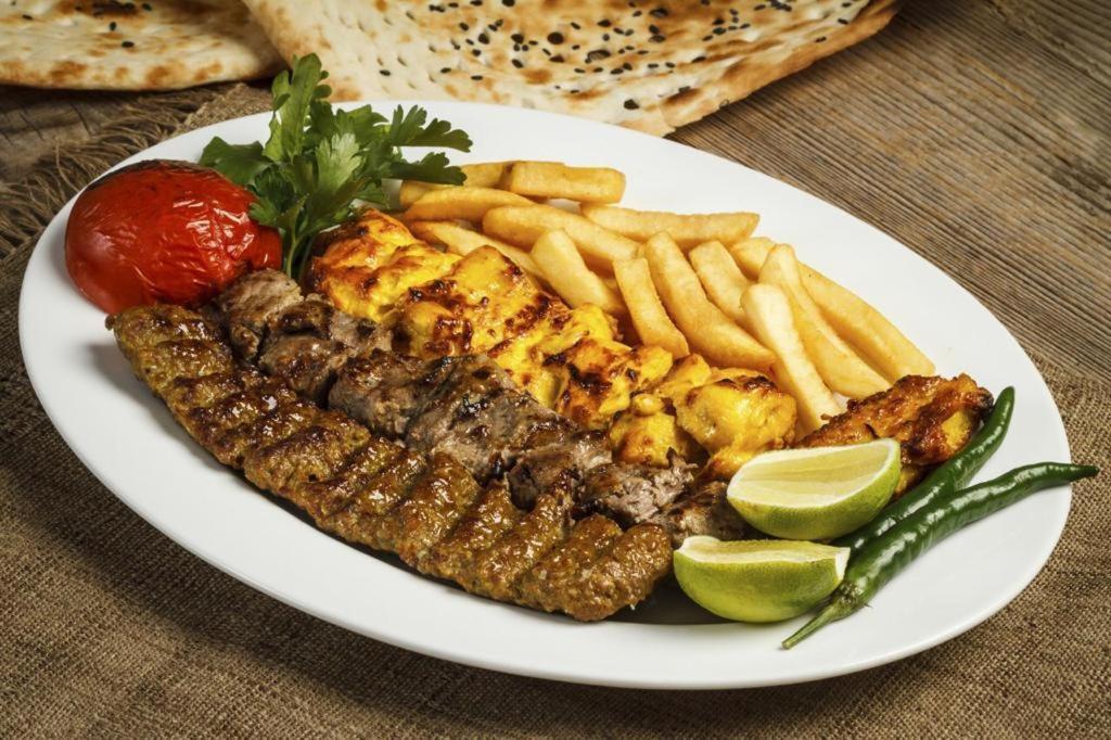 Parkside Plaza Muscat Hotel Екстериор снимка