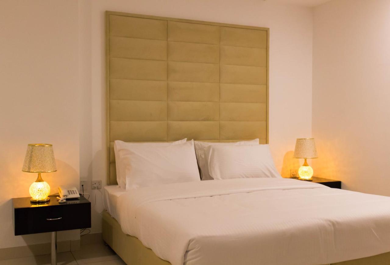 Parkside Plaza Muscat Hotel Екстериор снимка