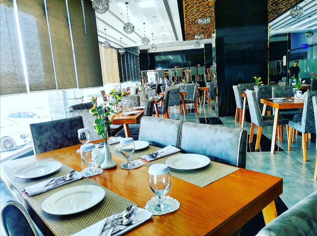 Parkside Plaza Muscat Hotel Екстериор снимка