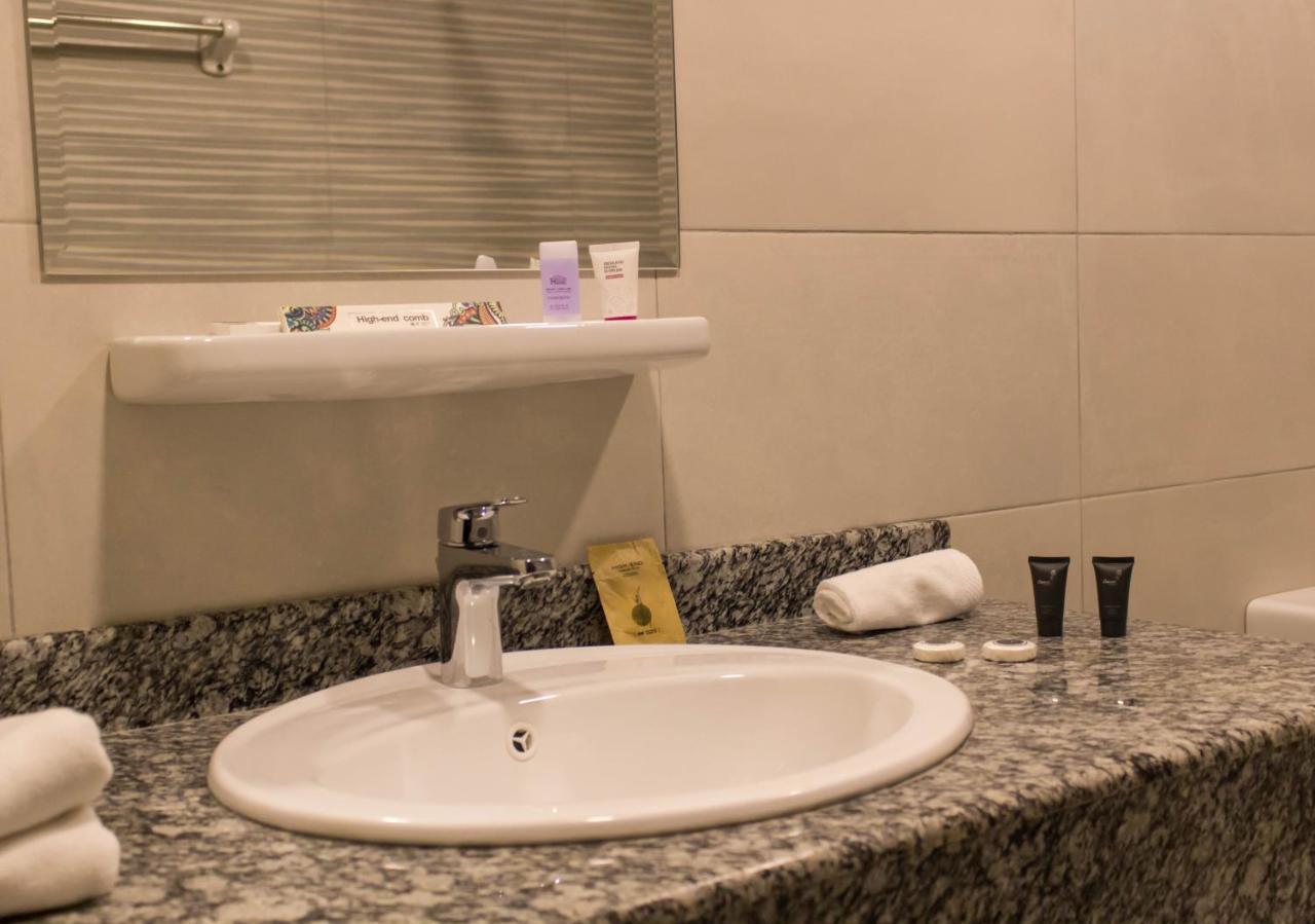 Parkside Plaza Muscat Hotel Екстериор снимка