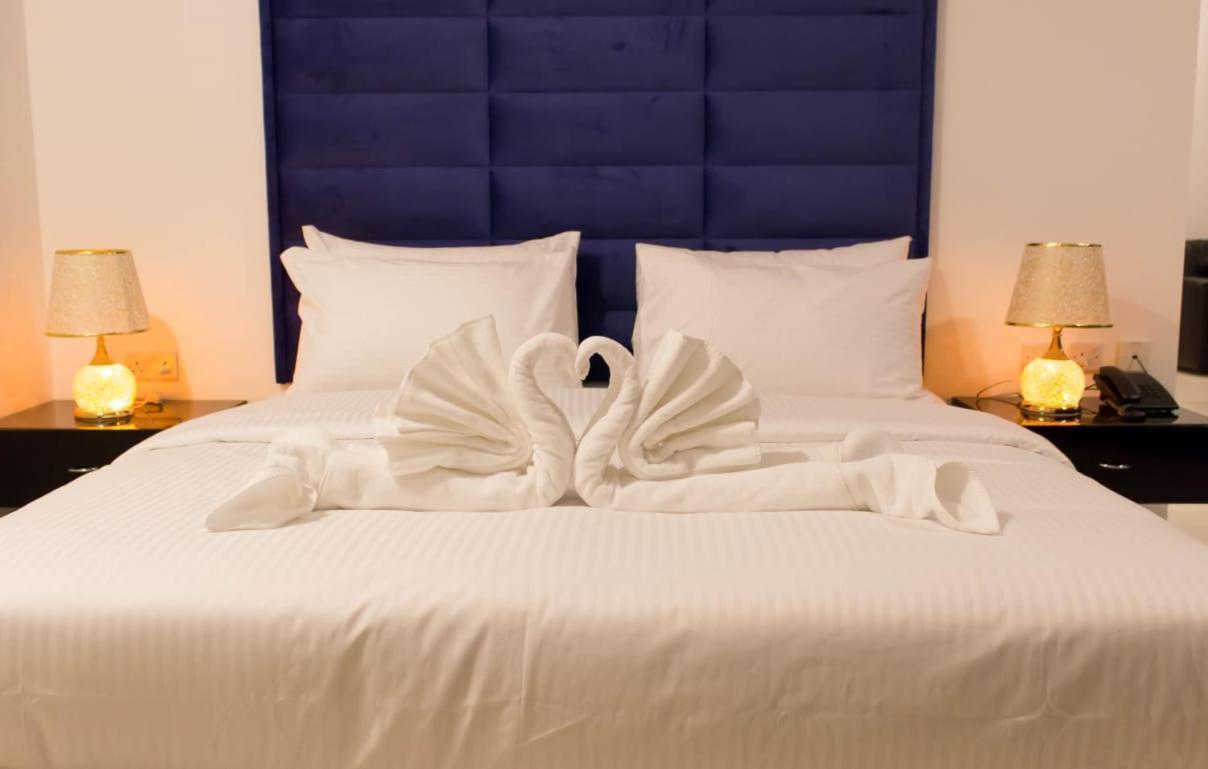 Parkside Plaza Muscat Hotel Екстериор снимка